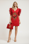 Vestido rojo con mangas de tul y detalle de corazón sacro